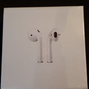 Airpods in wireless charging case